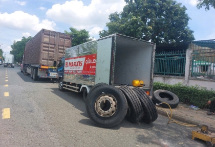 VÁ LỐP XE LƯU ĐỘNG UY TÍN CAO Ở TẠI DĨ AN - BÌNH DƯƠNG