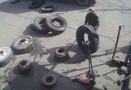 VÁ LỐP XE LƯU ĐỘNG - THAY LỐP XE GIÁ RẺ 24/7 TẠI BÌNH DƯƠNG