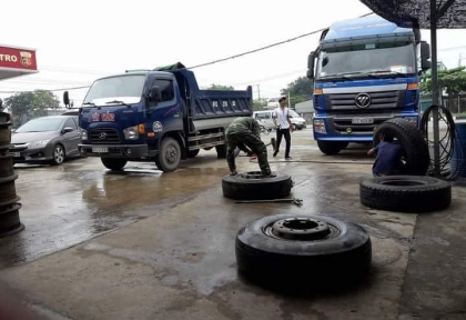 VÁ LỐP Ô TÔ LƯU ĐỘNG DĨ AN : 0973.770.722 MR. LONG