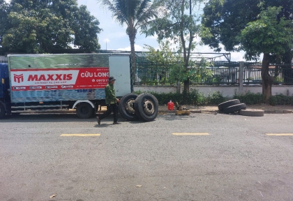 Gọi Thợ Vá Vỏ Xe Tận Nơi Bình Dương – HCM | Xử Lý Sự Cố Ngay Tại Chỗ