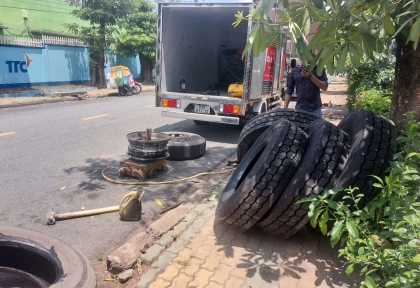 Cứu Hộ Lốp / Thay Lốp Xe Mới Tại Bãi Xe /TP. Dĩ An / TP.Thuận An / TP.Thủ Dầu Một