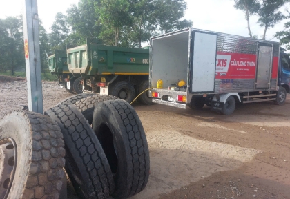 VÁ LỐP XE KHÁCH ĐƯỜNG DÀI