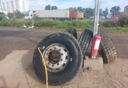 VÁ LỐP XE CHUYÊN NGHIỆP, NHANH CHÓNG, GIÁ TỐT