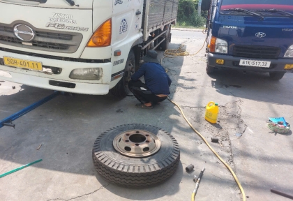 Vá Vỏ Xe Ô Tô Lưu Động Quốc Lộ 1K – Nhanh, Rẻ, Uy Tín