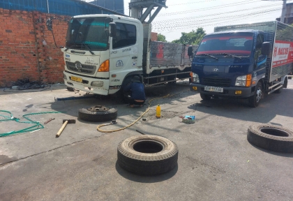 CỨU HỘ LỐP XE BỊ NỔ, BỊ XÌ HƠI, CÁN ĐINH - DỊCH VỤ NHANH NHẤT  TẠI BÌNH DƯƠNG