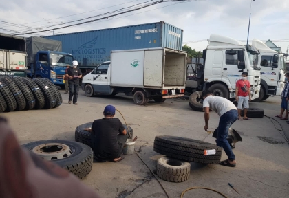  VÁ VỎ XE Ô TÔ LƯU ĐỘNG GIÁ RẺ NHẤT TẠI BÌNH DƯƠNG?