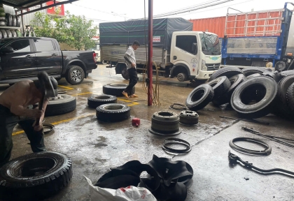 LẮP RÁP LƯU ĐỘNG ( THAY MỚI) LỐP XE Ô TÔ - KHO, BÃI, CÔNG TRÌNH - TẠI  BÌNH DƯƠNG. 