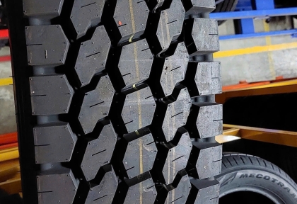 VÁ LỐP - THAY LỐP XE CONTAINER ( LƯU ĐỘNG ) GIÁ RẺ - BÀU BÀNG BÌNH DƯƠNG