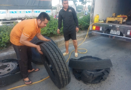 VÁ LỐP XE LƯU ĐỘNG - TẠI DĨ AN