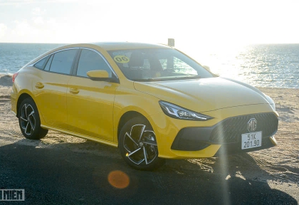 Xe ô tô để ngoài trời nắng có hại không? Những tác hại bạn cần biết!