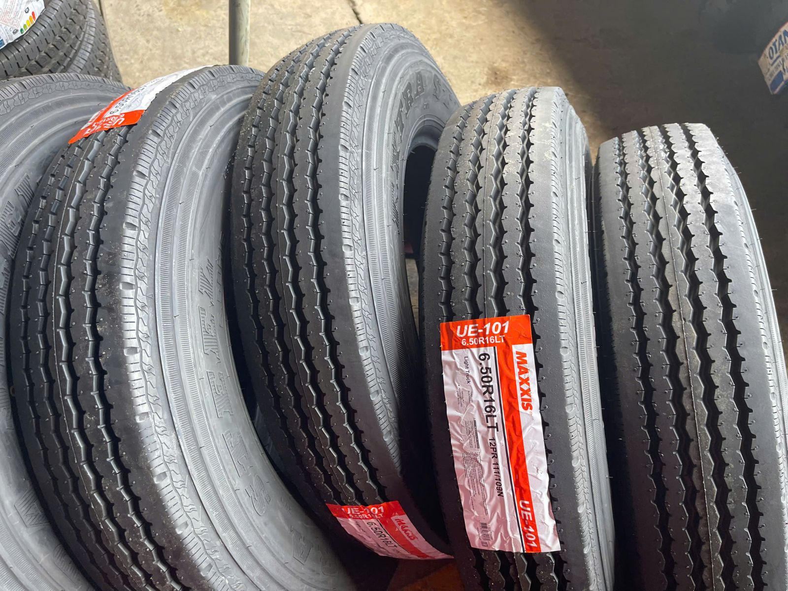 TRUNG TÂM DỊCH VỤ THAY LỐP XE DU LỊCH, TẢI, BEN, CONTAINER / TP. HCM