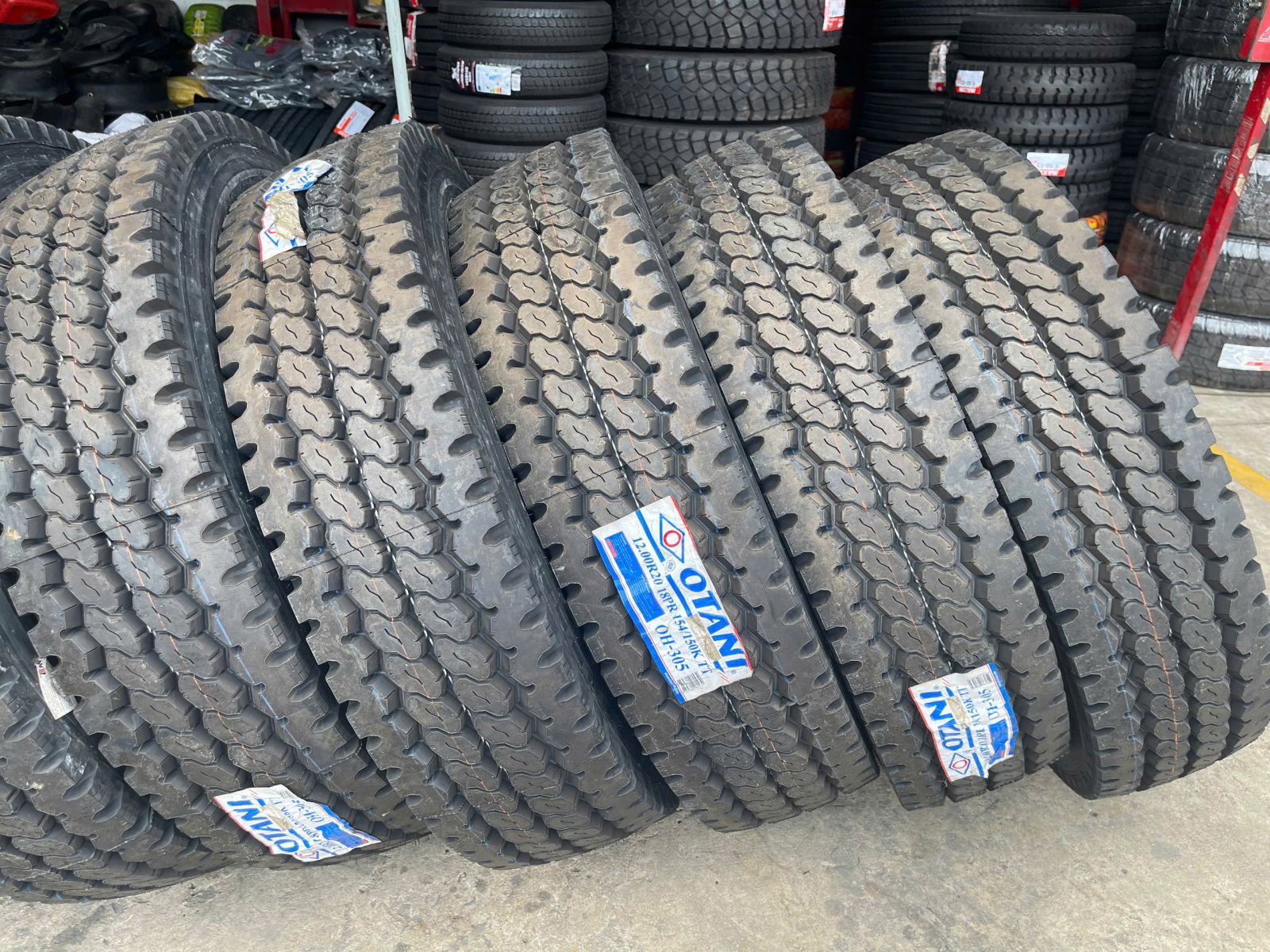 TRUNG TÂM DỊCH VỤ THAY LỐP XE DU LỊCH, TẢI, BEN, CONTAINER / TP. HCM