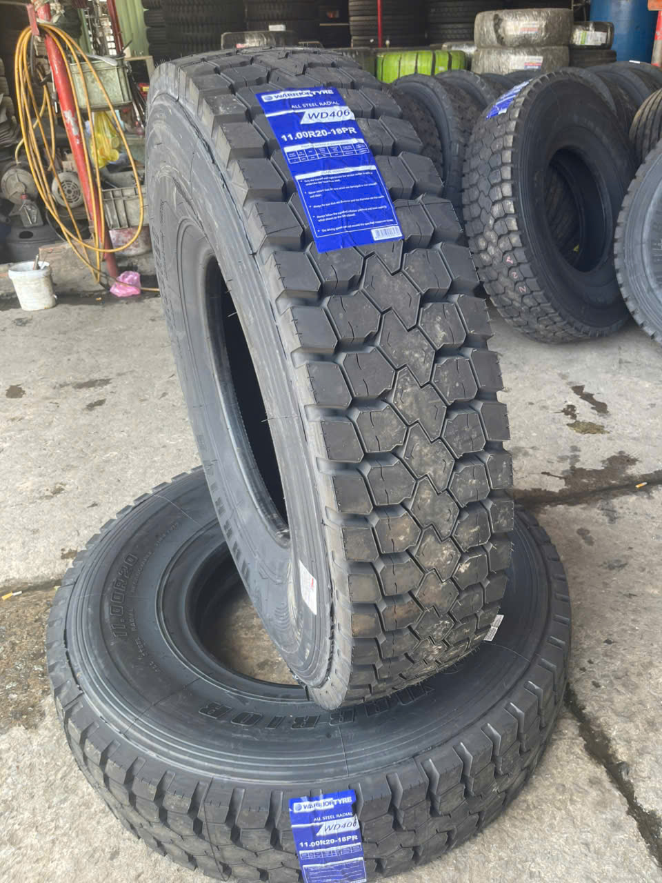 🚨 KHI NÀO NÊN GỌI DỊCH VỤ CỨU HỘ THAY LỐP XE Ô TÔ TẠI NHÀ?