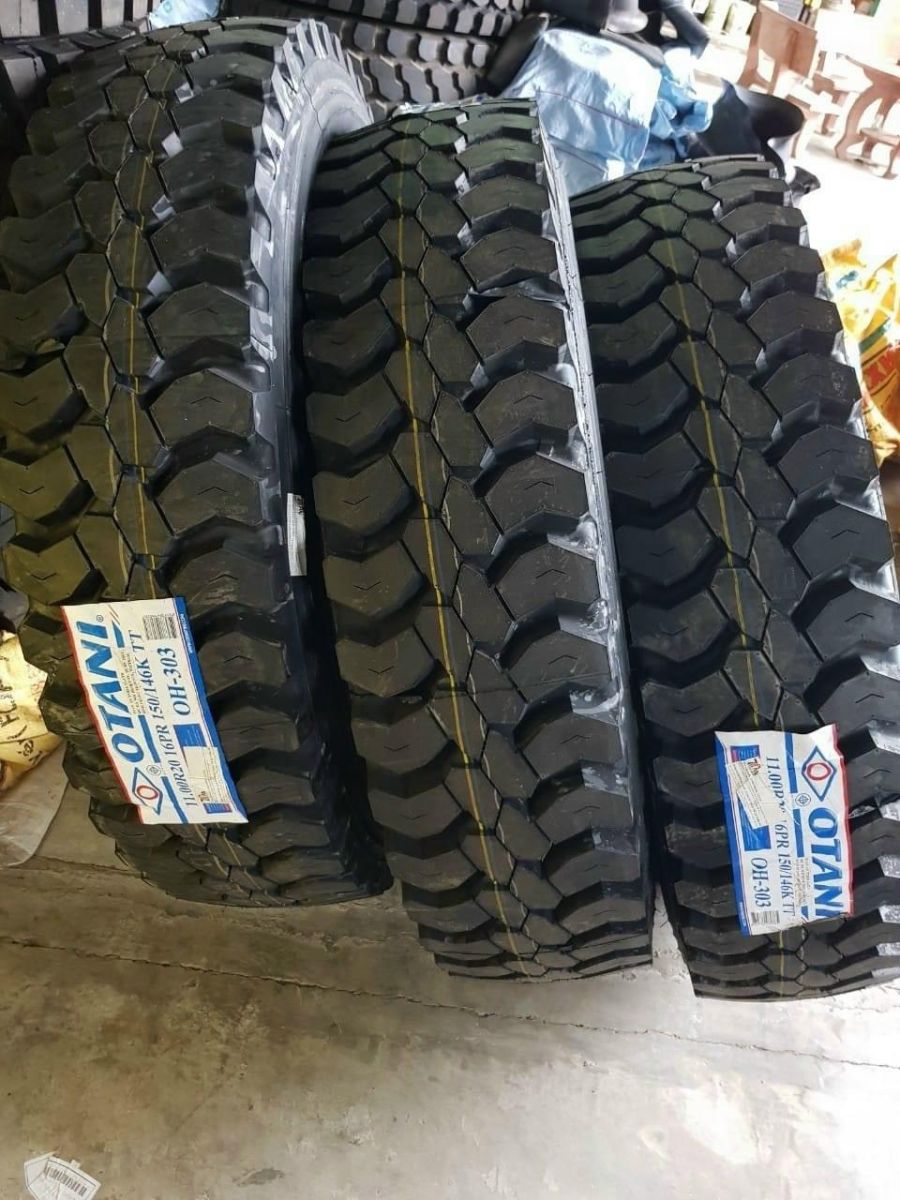 CỨU HỘ THAY LỐP XE TẠI ĐƯỜNG MỸ PHƯỚC TÂN VẠN 