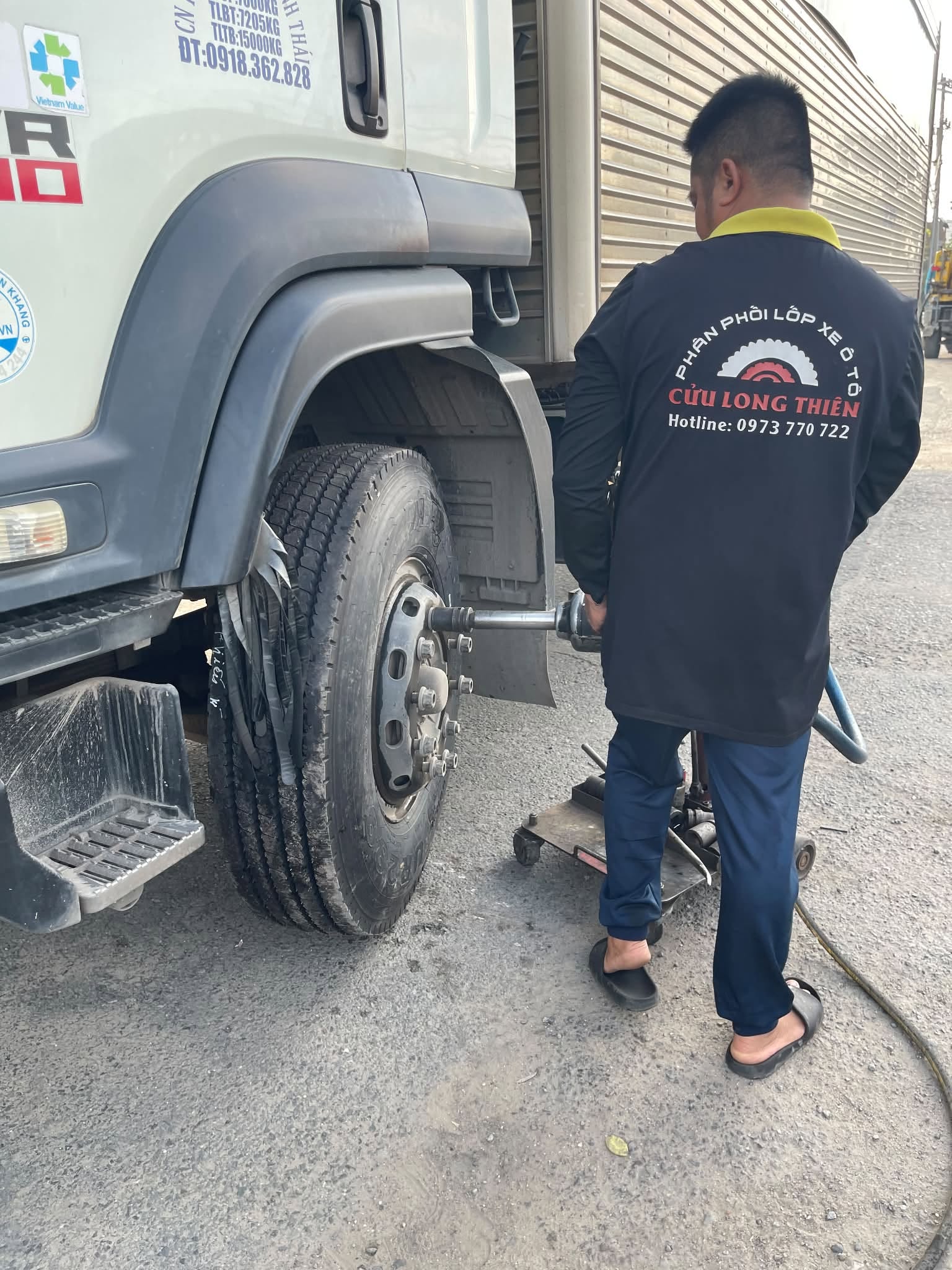Vì sao nên chủ động tìm dịch vụ Thay Lốp Xe gần đây?
