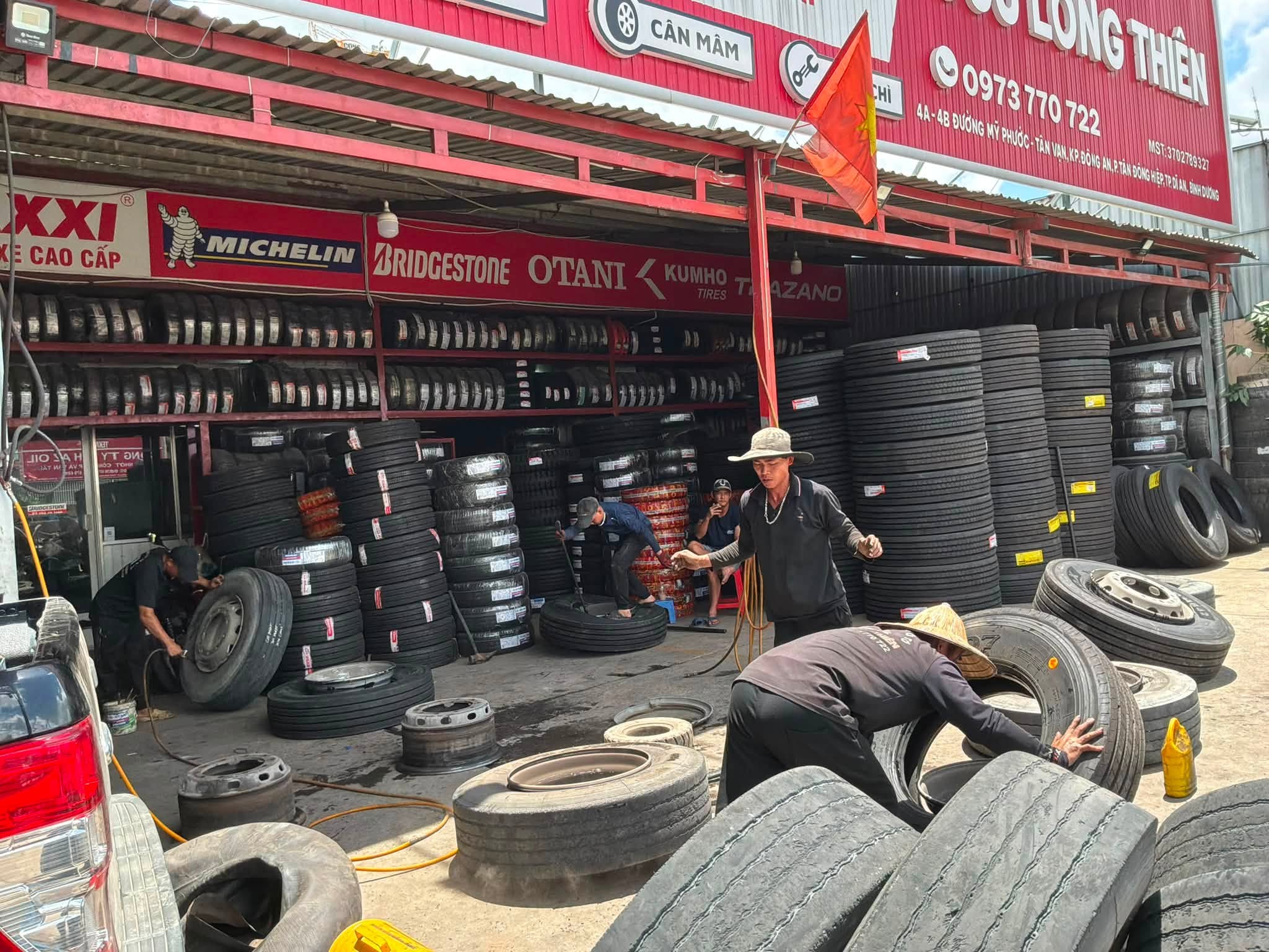 Cứu Hộ Thay Lốp Ô Tô | Sẵn Kho Maxxis, Otani, Double Coin