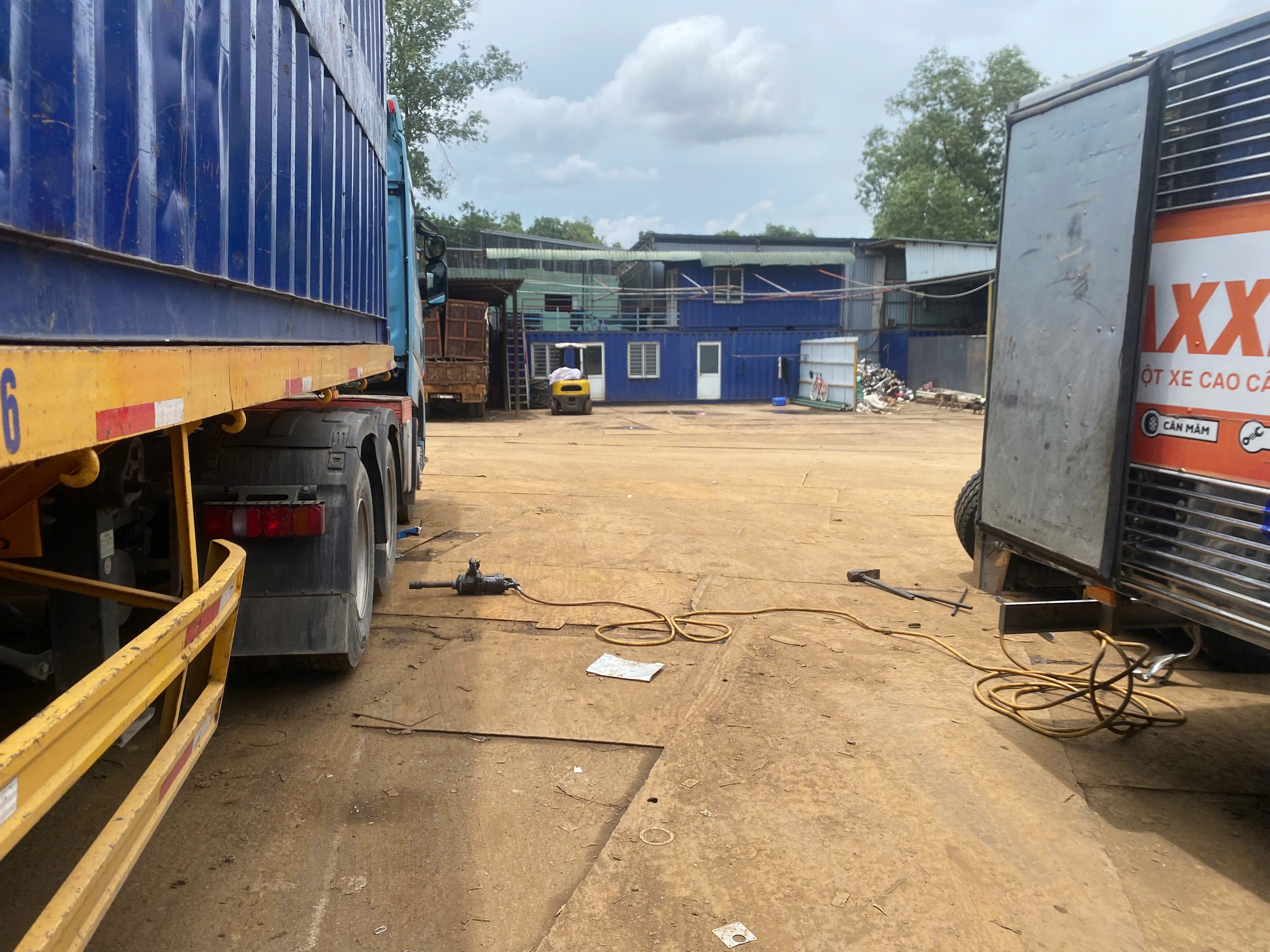 Trung Tâm Thay Lốp Xe Container Chính Hãng Dĩ An | Cửu Long Thiên
