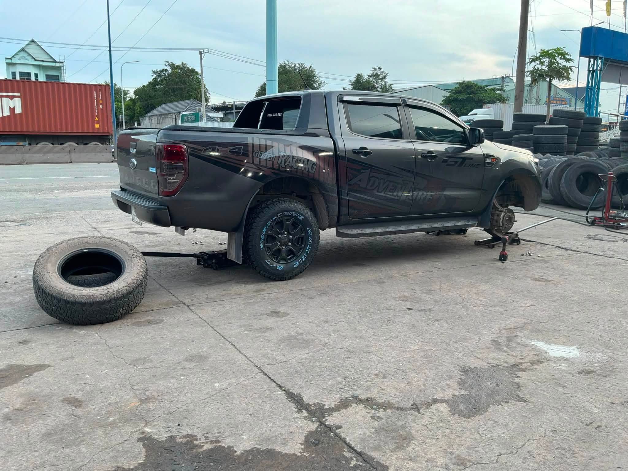 Vá Lốp Xe Ô Tô Cho Những Dòng Xe Nào?