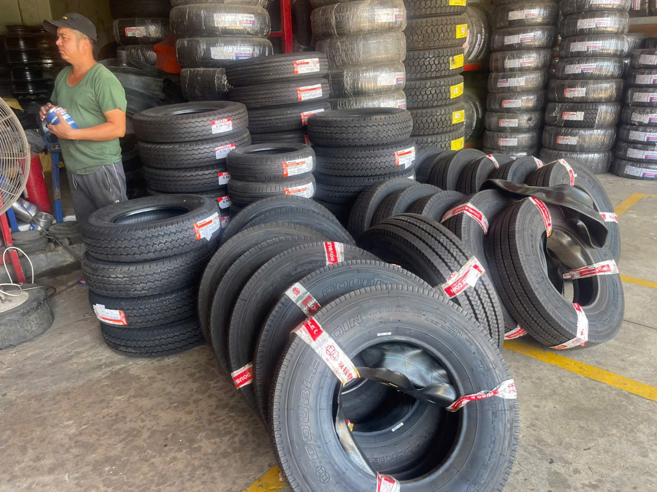 DỊCH VỤ THAY LỐP 24/24, RÁP LỐP LƯU ĐỘNG TẠI DĨ AN