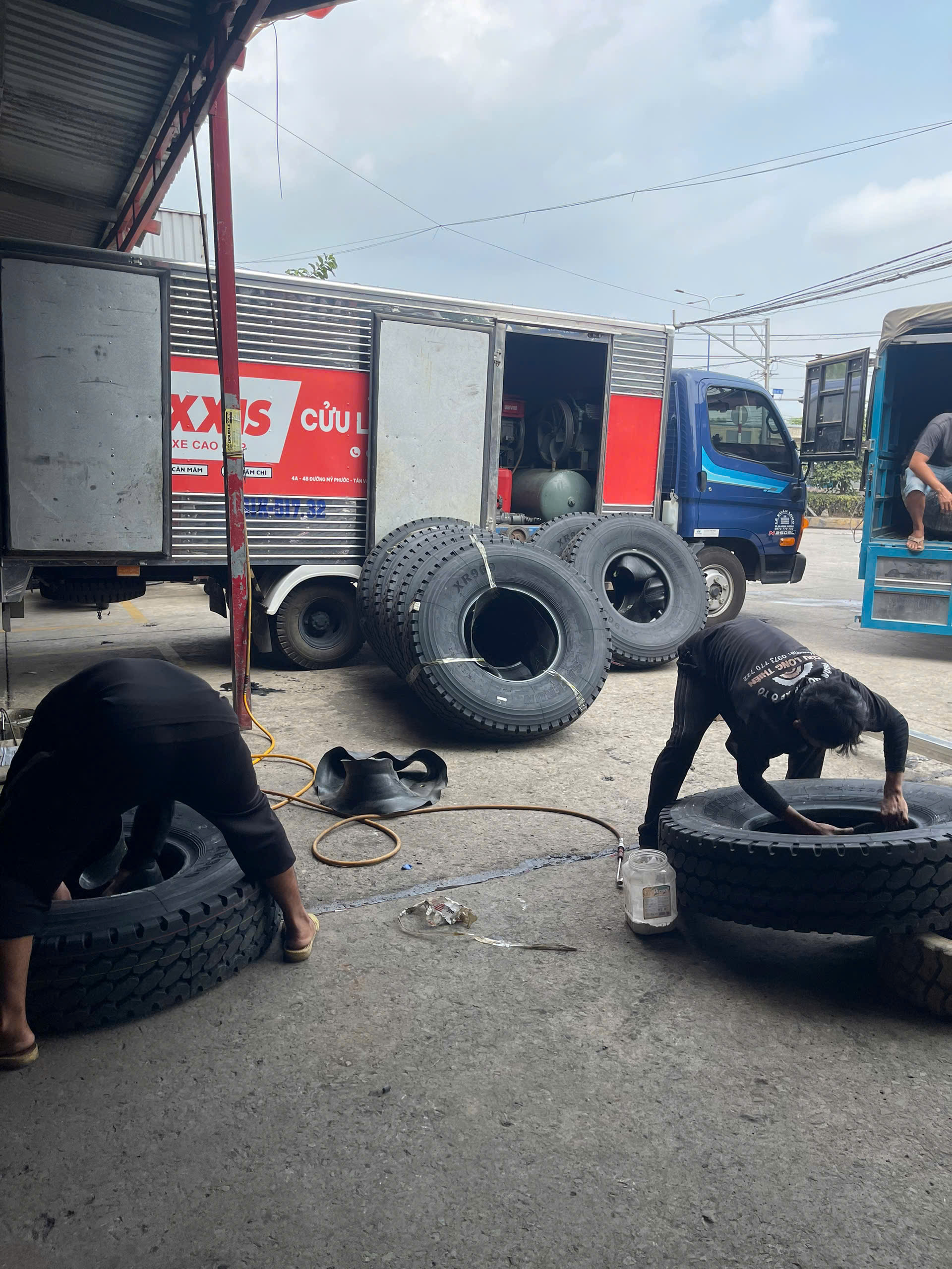 Thay Lốp Ô Tô Uy Tín Tại Dĩ An Bình Dương | Vá Vỏ Lưu Động Nhanh 24/7