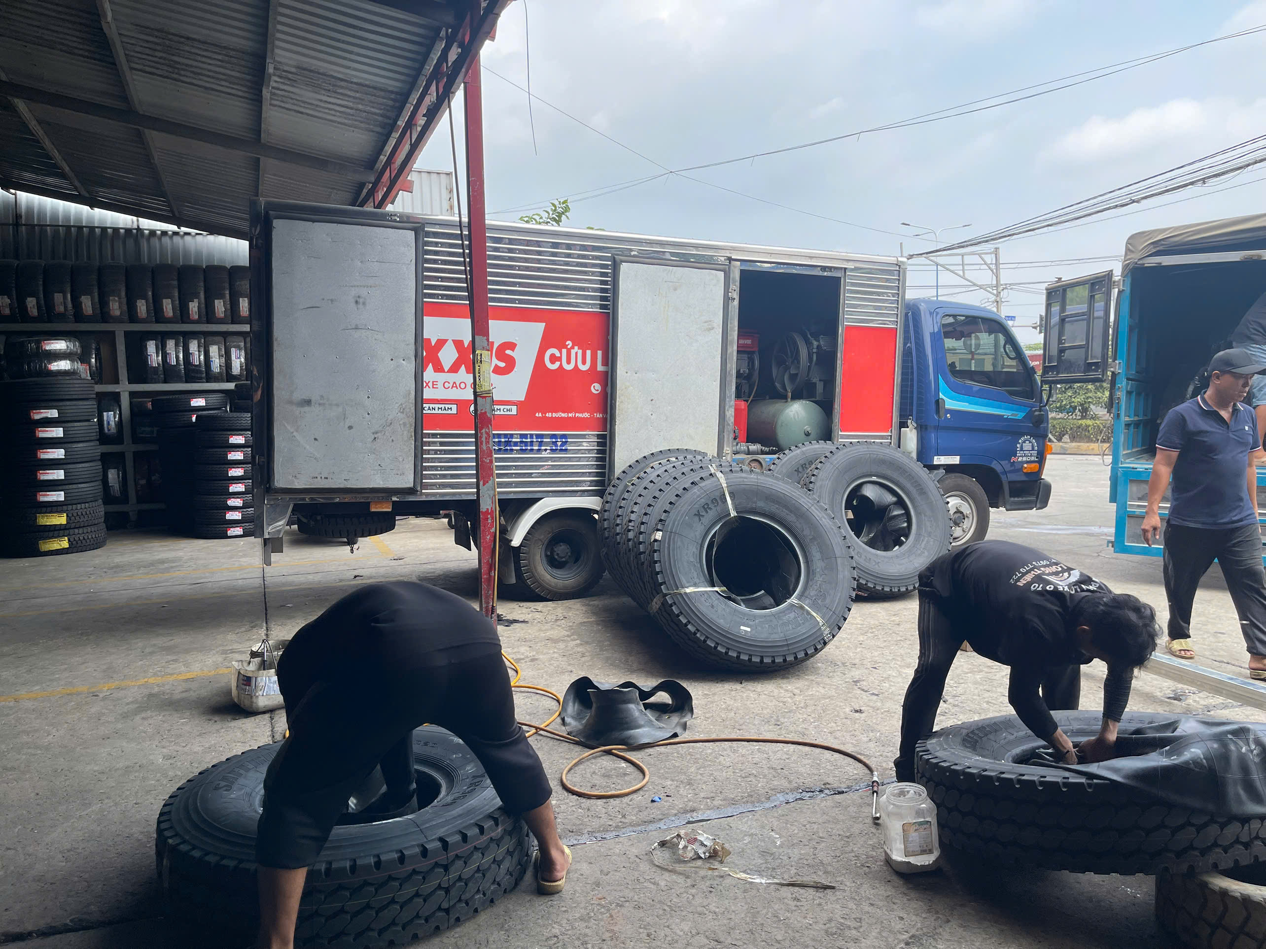 Thay Lốp Ô Tô Uy Tín Tại Dĩ An Bình Dương | Vá Vỏ Lưu Động Nhanh 24/7