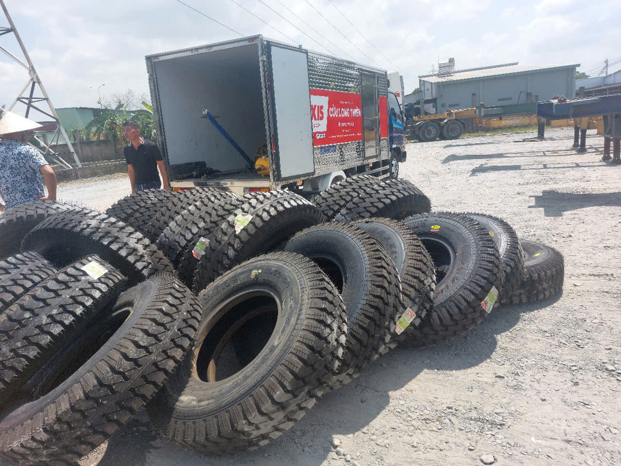 Dịch Vụ Thay Lốp Container Lưu Động TP.HCM – Bình Dương – Phục Vụ Cảng, KCN, Quốc Lộ