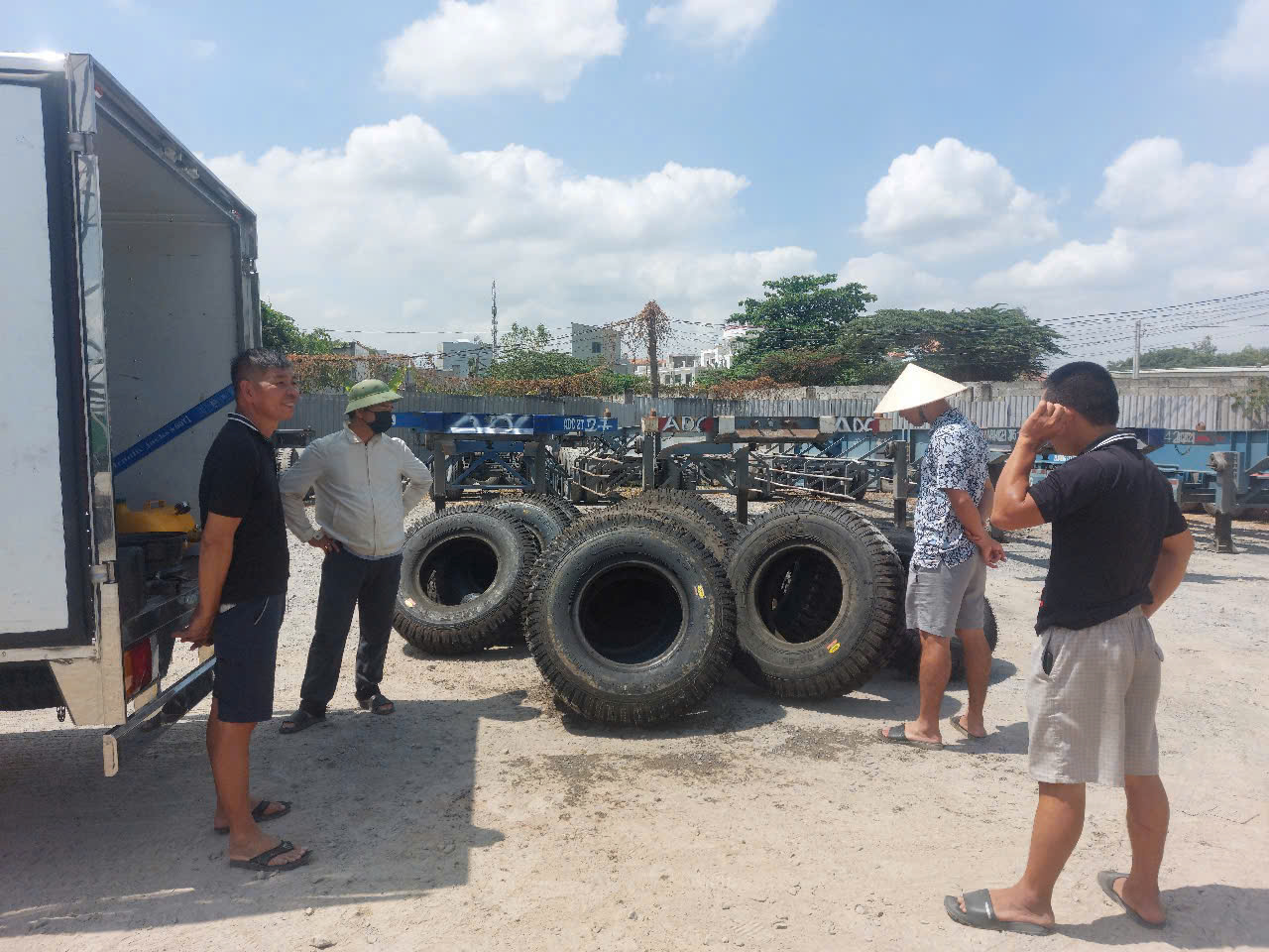 LƯU ĐỘNG DĨ AN  - THAY LỐP XE - VÁ LỐP XE UY TÍN 24/7