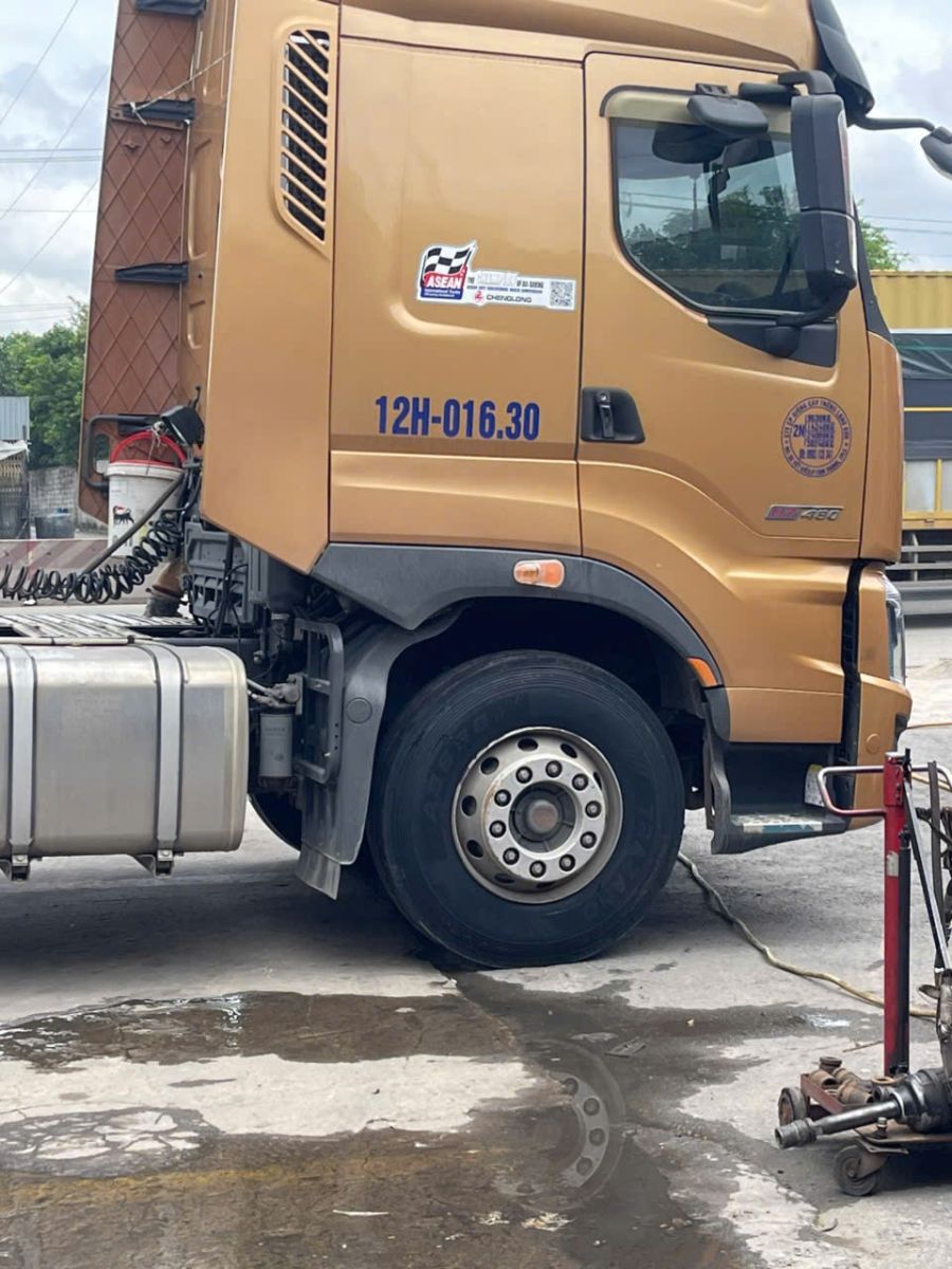 Tìm nơi vá vỏ xe với giá cả hợp lí / bao ráp lưu động khu vực Bình Dương