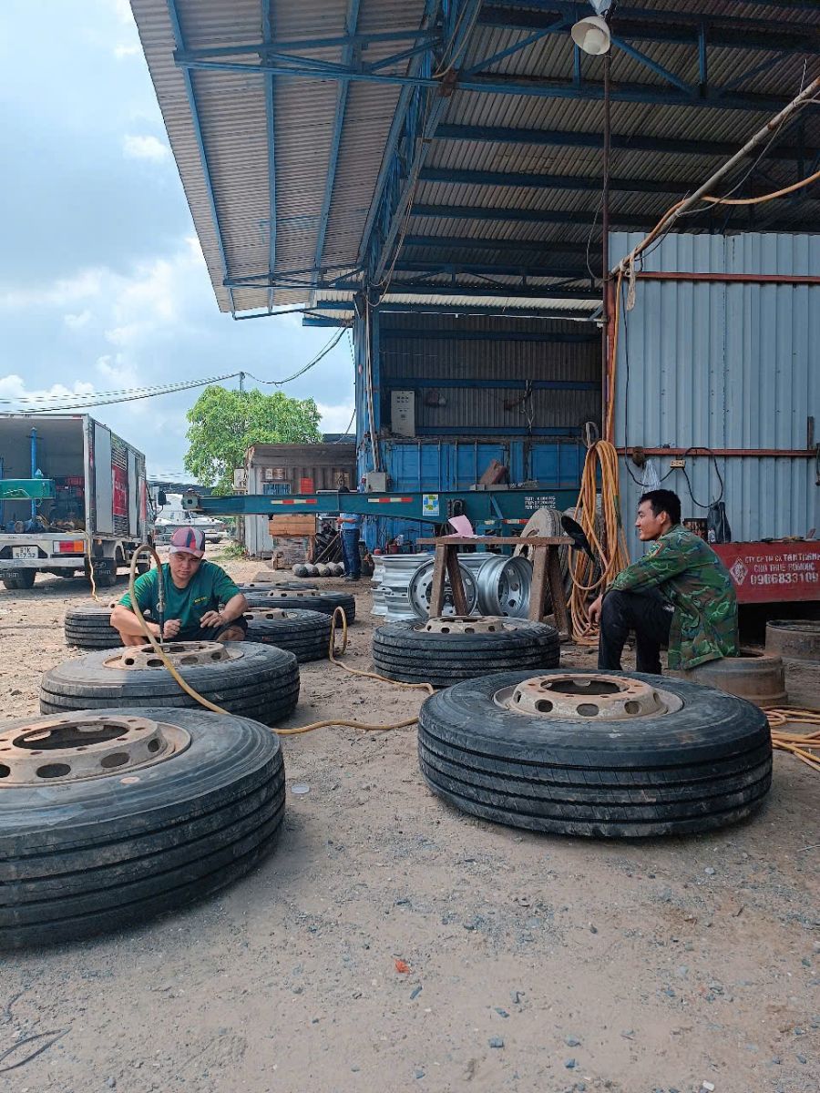Vá vỏ xe lưu động tận nơi - Thay bánh dự phòng, Lazang, Săm, Yếm uy tín