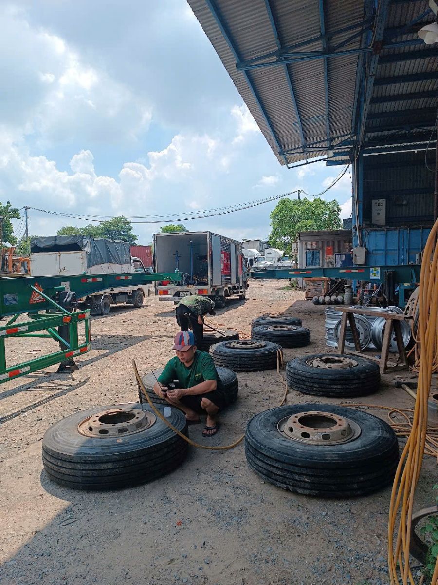 THAY MÂM XE Ô TÔ LƯU ĐỘNG - THAY LỐP XE Ô TÔ LƯU ĐỘNG 24/7
