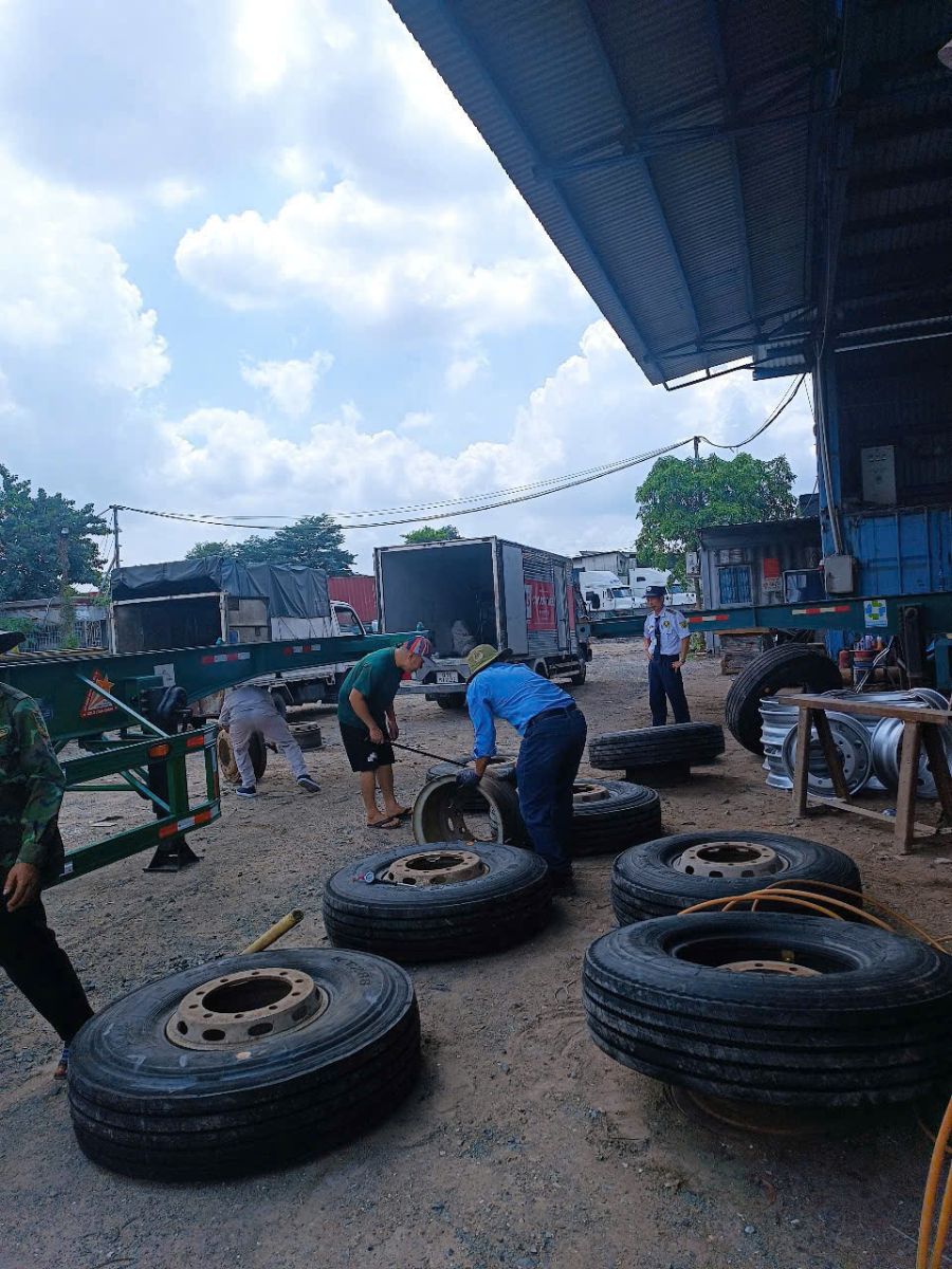 LỐP XE BEN - LỐP XE CHỊU TẢI GỌI LAY 0973.770.722 BAO RÁP TẬN NƠI