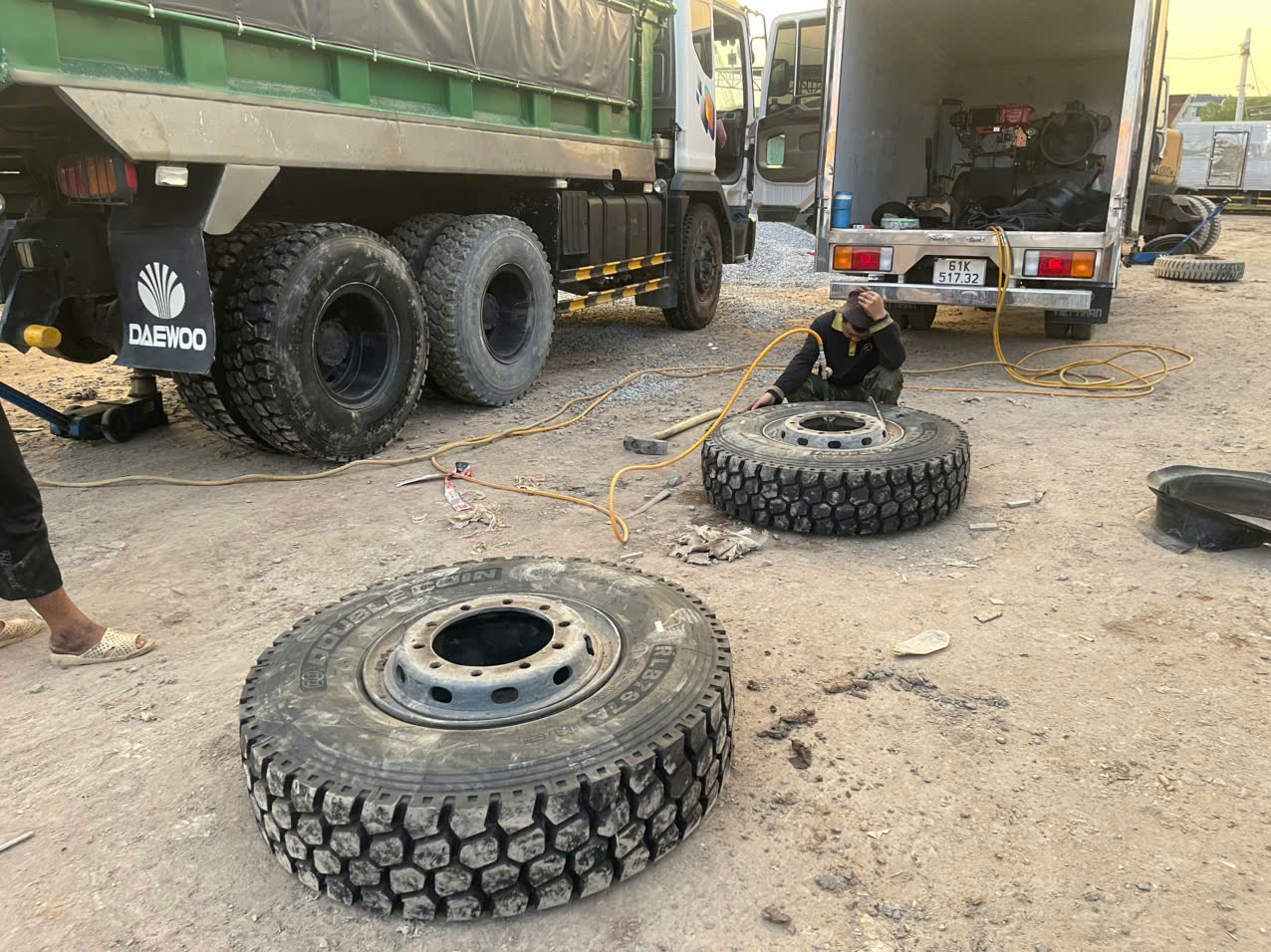 THAY MÂM XE Ô TÔ LƯU ĐỘNG - THAY LỐP XE Ô TÔ LƯU ĐỘNG 24/7