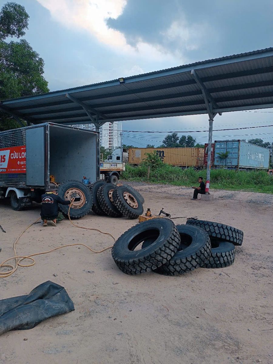 DỊCH VỤ VÁ LỐP - THAY LỐP XE LƯU ĐỘNG GIÁ RẺ TẠI DĨ AN- BÌNH DƯƠNG