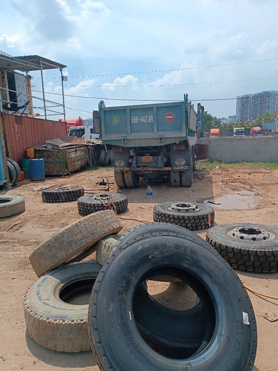 DỊCH VỤ VÁ LỐP - THAY LỐP XE LƯU ĐỘNG GIÁ RẺ TẠI DĨ AN- BÌNH DƯƠNG