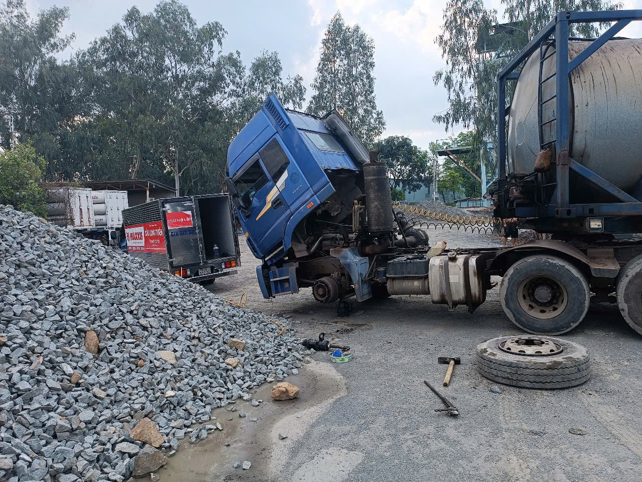 VÁ VỎ LƯU ĐỘNG DĨ AN?