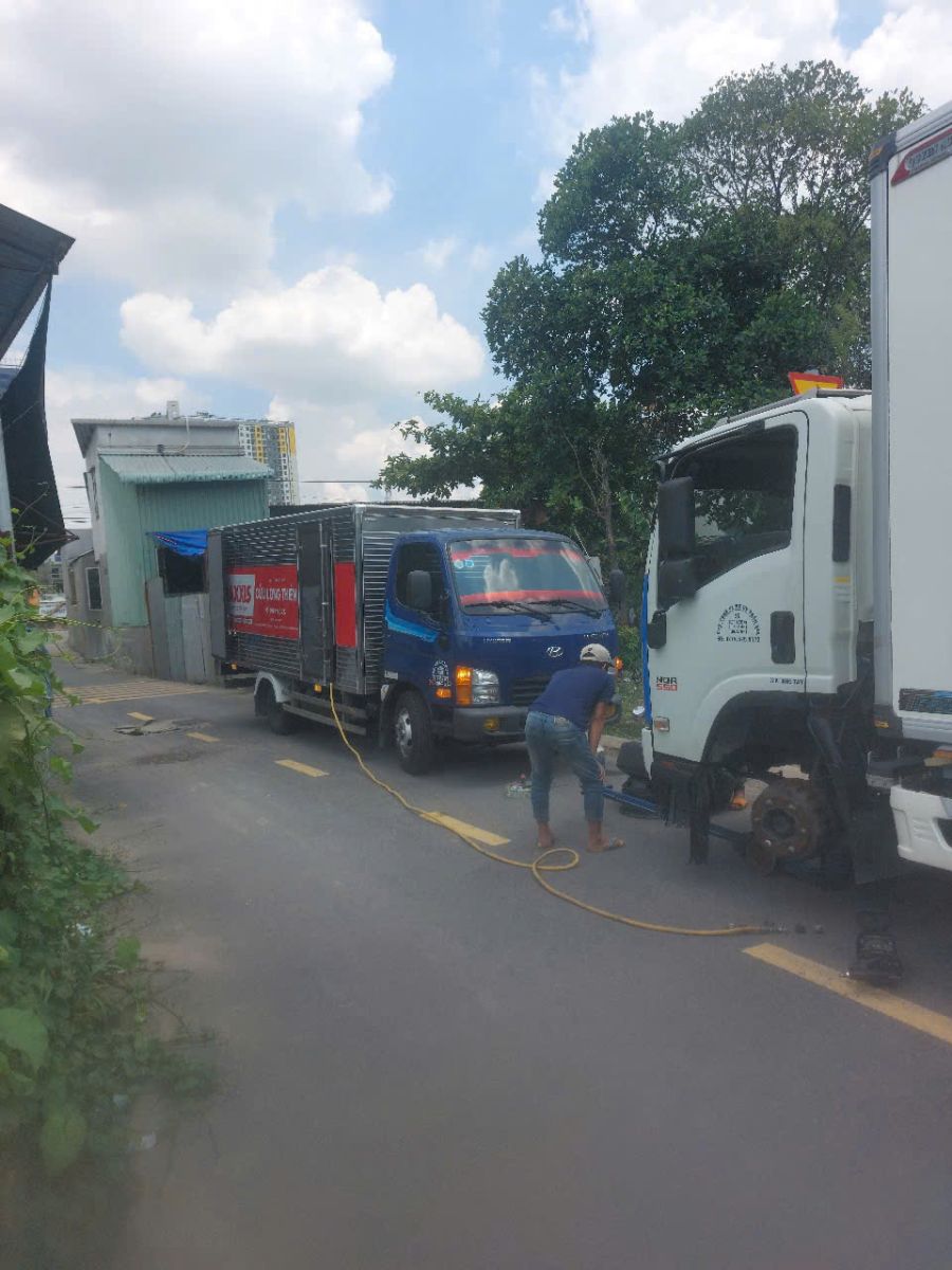 TRUNG TÂM VÁ LỐP XE Ô TÔ LƯU ĐỘNG NHANH NHẤT TẠI DĨ AN
