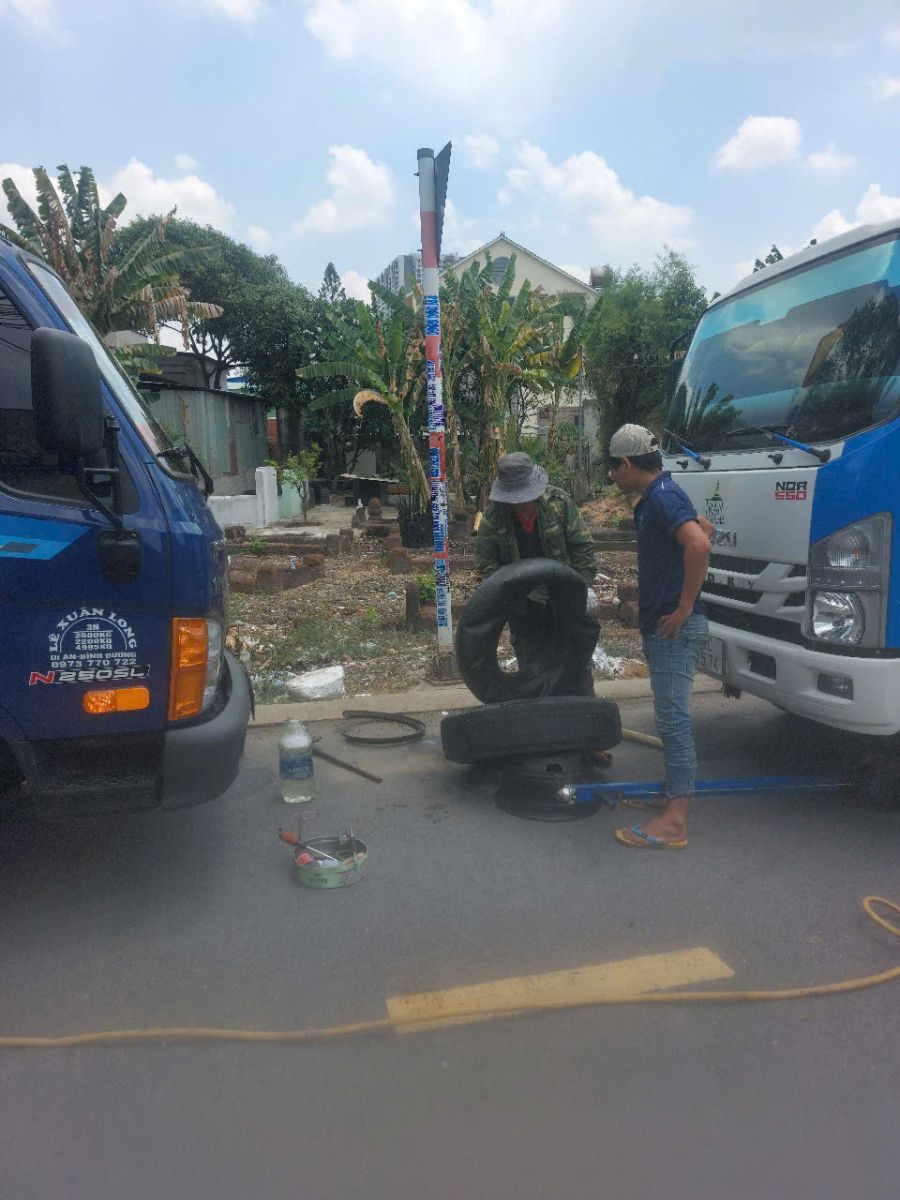 VÁ LỐP XE HƠI - THAY LỐP XE TẢI LƯU ĐỘNG 24/7 ĐẠI LỘ BÌNH DƯƠNG GIÁ RẺ