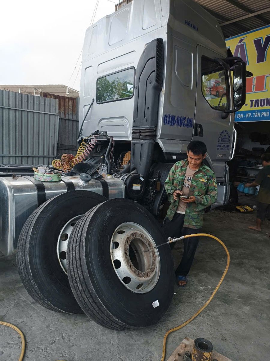 CỨU HỘ LỐP - THAY LỐP, THAY SĂM, THAY LAZANG  TRÊN MỌI TUYẾN ĐƯỜNG BÌNH DƯƠNG