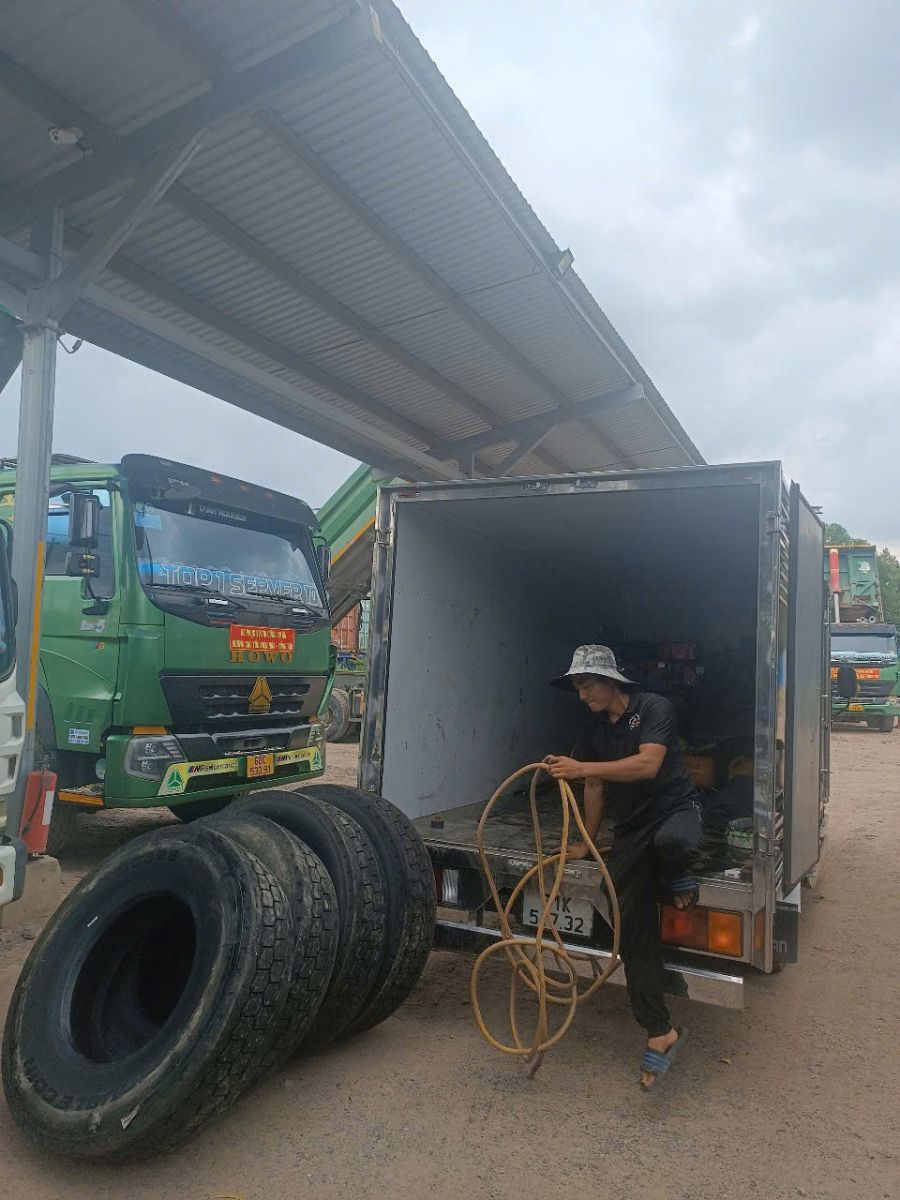 CỨU HỘ LỐP XE Ô TÔ TẠI CHỖ - CHÍNH XÁC AN TOÀN CÓ BẢO HÀNH