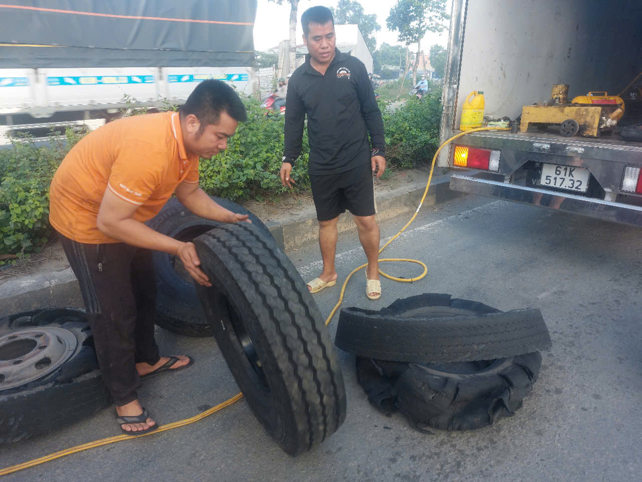 CỨU HỘ LỐP - THAY LỐP, THAY SĂM, THAY LAZANG  TRÊN MỌI TUYẾN ĐƯỜNG BÌNH DƯƠNG