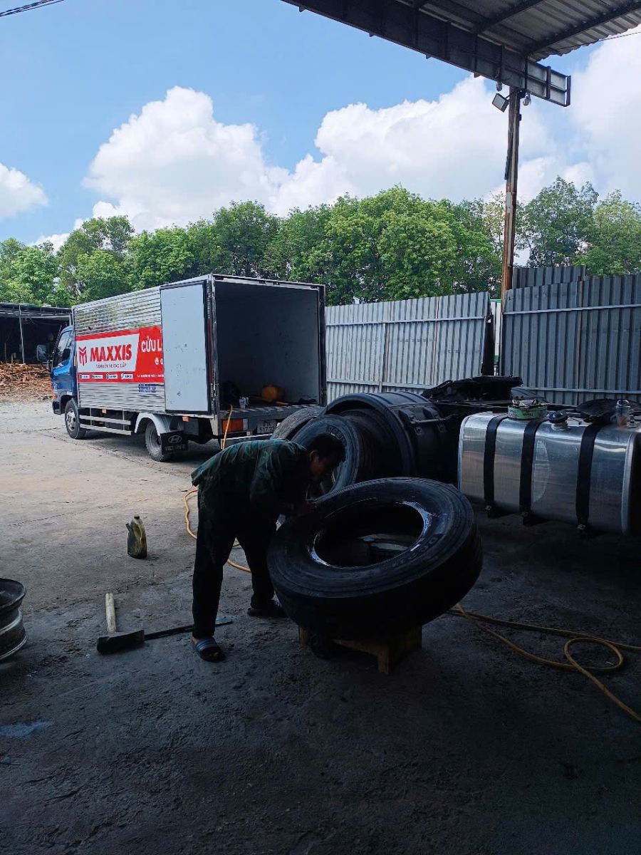 CỬU LONG THIÊN - DỊCH VỤ VÁ LỐP THAY LỐP LƯU ĐỘNG UY TÍN