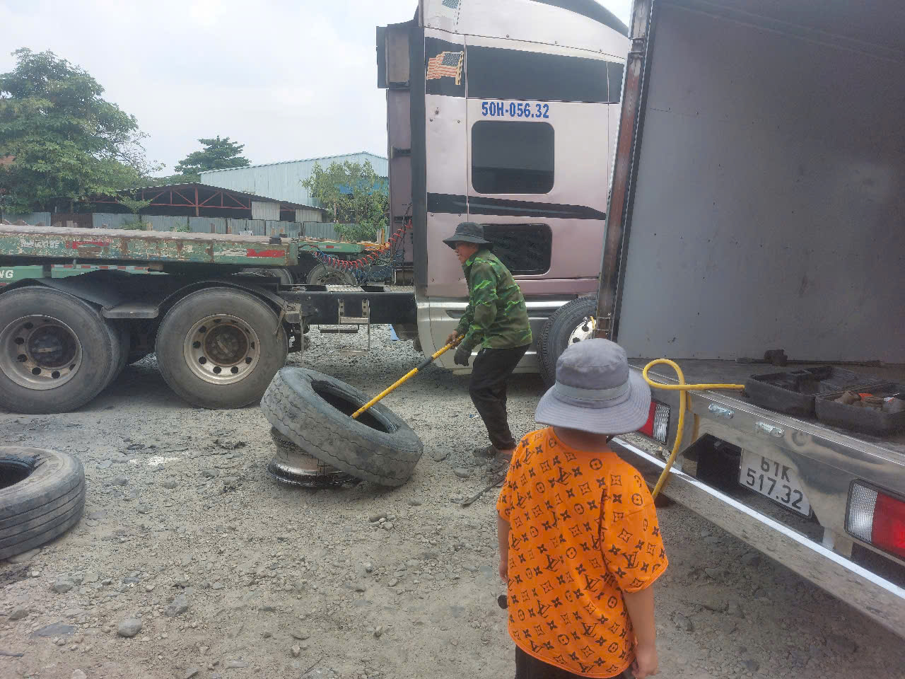 DỊCH VỤ VÁ LỐP XE LƯU ĐỘNG Ở TẠI DĨ AN