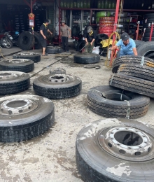 Lốp Xe Tải Cũ 12R22.5