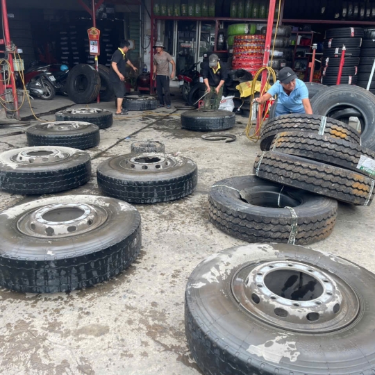 Lốp Xe Tải Cũ 12R22.5