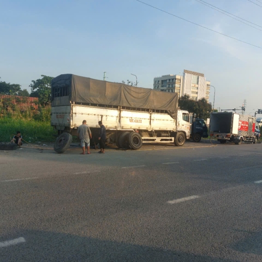 Cứu Hộ Thay Lốp, Vá Lốp quốc Lộ 13 Bình Dương