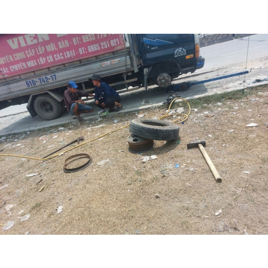 THAY LỐP XE LƯU ĐỘNG 24/24 TP. BẾN CÁT