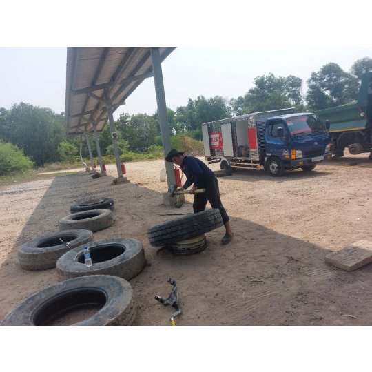VÁ VỎ XE LƯU ĐỘNG 24/24 TP. BẾN CÁT