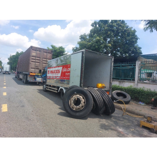 VÁ VỎ XE LƯU ĐỘNG 24/24 TP .TÂN UYÊN