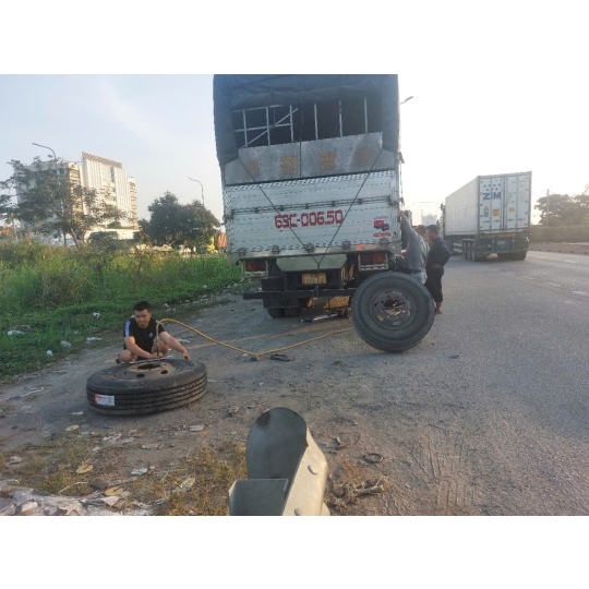 VÁ VỎ XE LƯU ĐỘNG 24/24 TP. DĨ AN