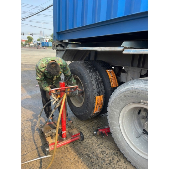 THAY LỐP XE LƯU ĐỘNG 24/24 TP. DĨ AN